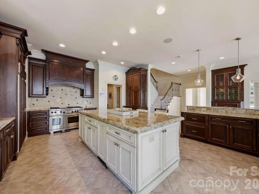 16920 Harbor Master Cove, Cornelius, NC 28031.  MLS# CAR4394741, YatesRealty ID 34351. Chef's Kitchen