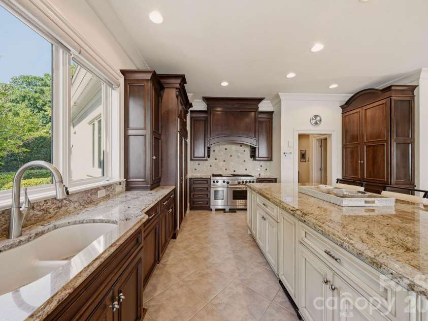 16920 Harbor Master Cove, Cornelius, NC 28031.  MLS# CAR4394741, YatesRealty ID 34351. Chef's Kitchen