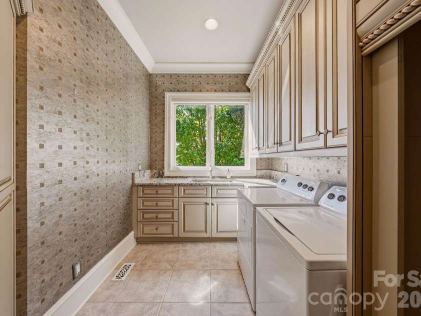 16920 Harbor Master Cove, Cornelius, NC 28031.  MLS# CAR4394741, YatesRealty ID 34351. Main-Level Laundry Room