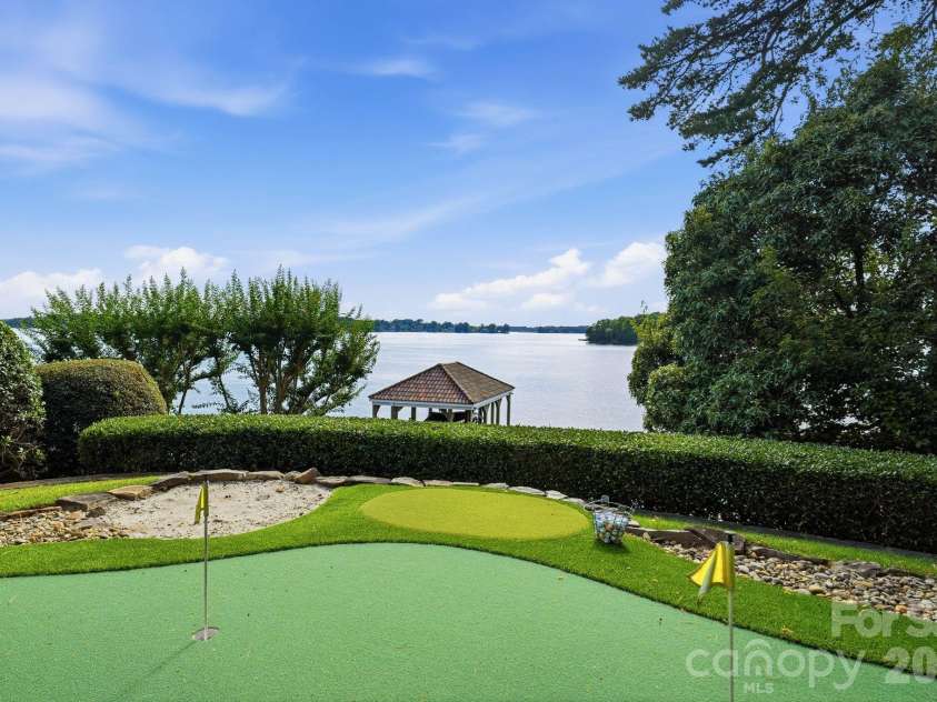 16920 Harbor Master Cove, Cornelius, NC 28031.  MLS# CAR4394741, YatesRealty ID 34351. Putting Green