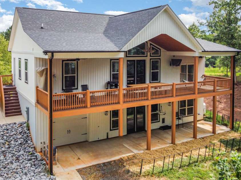 127 Beacon Ridge Drive, Stony Point, NC 28678.  MLS# CAR4293388, YatesRealty ID 34353. 