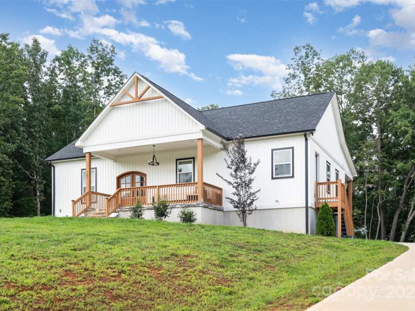 127 Beacon Ridge Drive, Stony Point, NC 28678.  MLS# CAR4293388, YatesRealty ID 34353. 