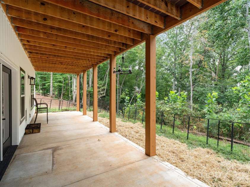 127 Beacon Ridge Drive, Stony Point, NC 28678.  MLS# CAR4293388, YatesRealty ID 34353. 