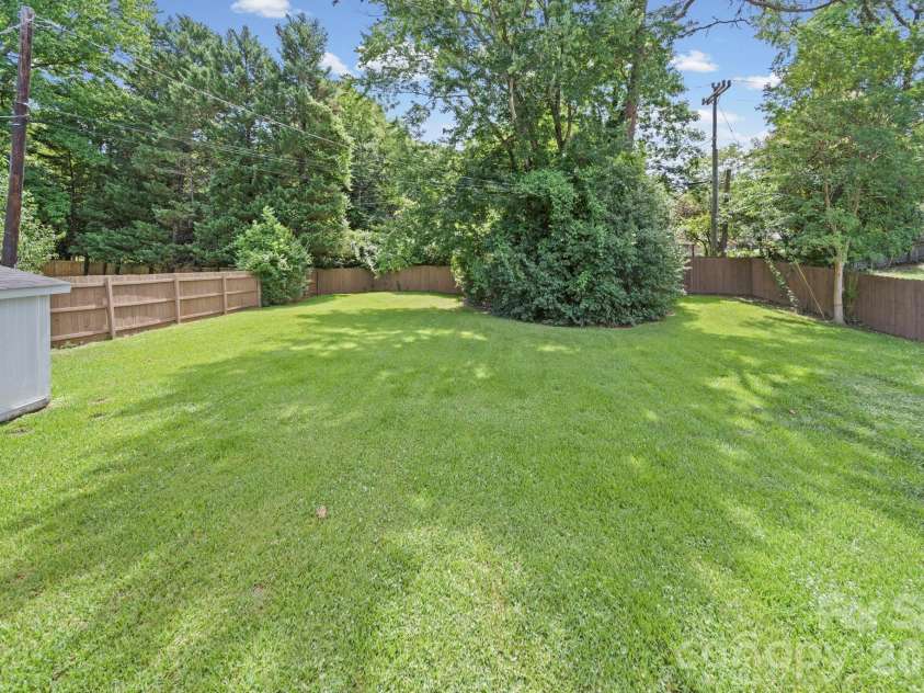 4919 Seacroft Road, Charlotte, NC 28210.  MLS# CAR4393923, YatesRealty ID 34354. Backyard