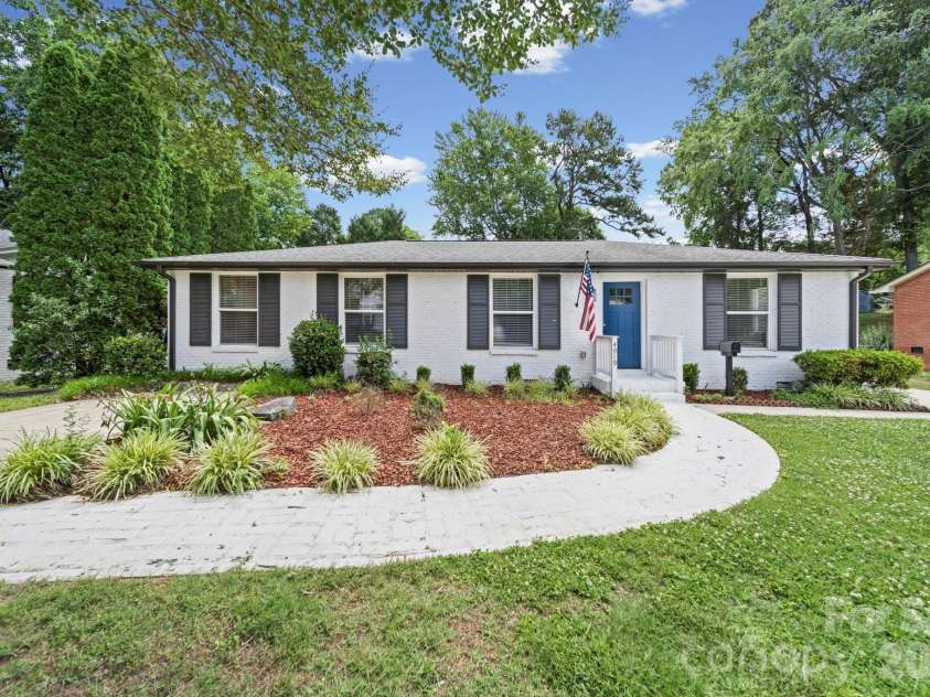 4919 Seacroft Road, Charlotte, NC 28210.  MLS# CAR4393923, YatesRealty ID 34354. Front Exterior