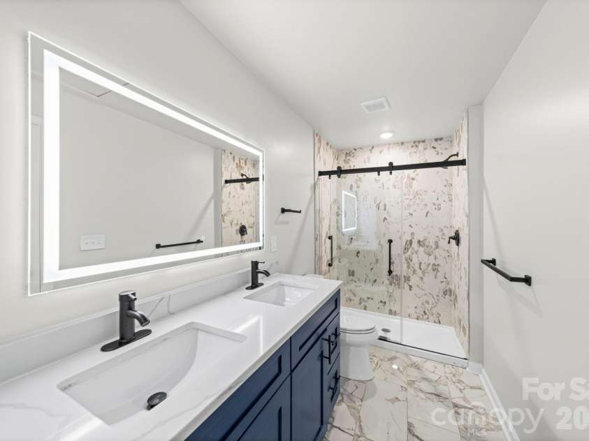 4919 Seacroft Road, Charlotte, NC 28210.  MLS# CAR4393923, YatesRealty ID 34354. Primary Bathroom