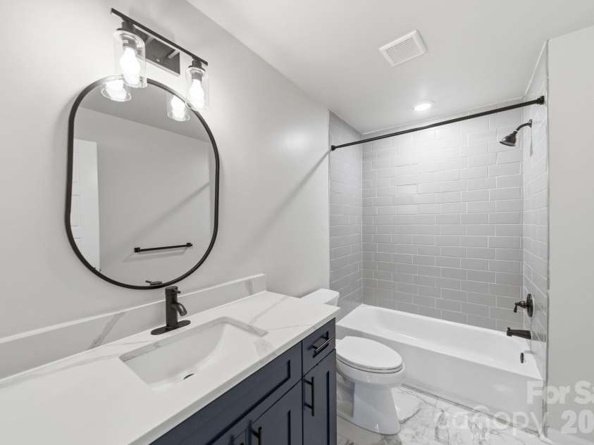 4919 Seacroft Road, Charlotte, NC 28210.  MLS# CAR4393923, YatesRealty ID 34354. Secondary Bathroom