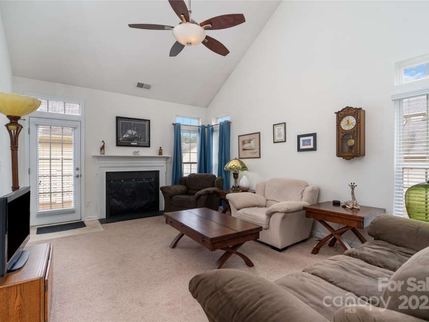 8122 Bridgegate Drive, Huntersville, NC 28078.  MLS# CAR4283553, YatesRealty ID 34354. 