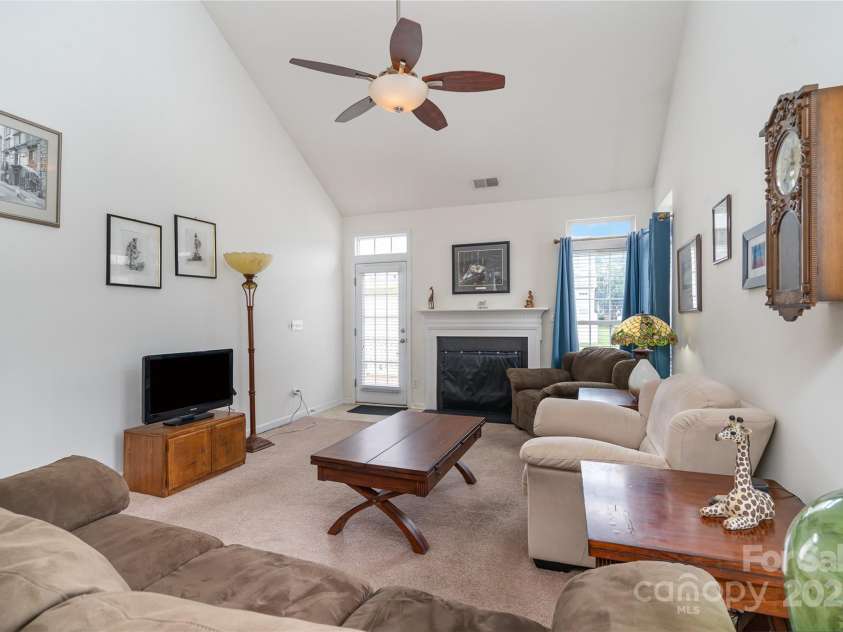 8122 Bridgegate Drive, Huntersville, NC 28078.  MLS# CAR4283553, YatesRealty ID 34354. 