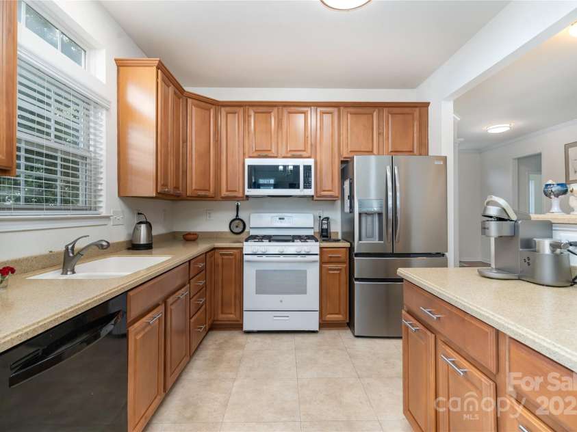 8122 Bridgegate Drive, Huntersville, NC 28078.  MLS# CAR4283553, YatesRealty ID 34354. 
