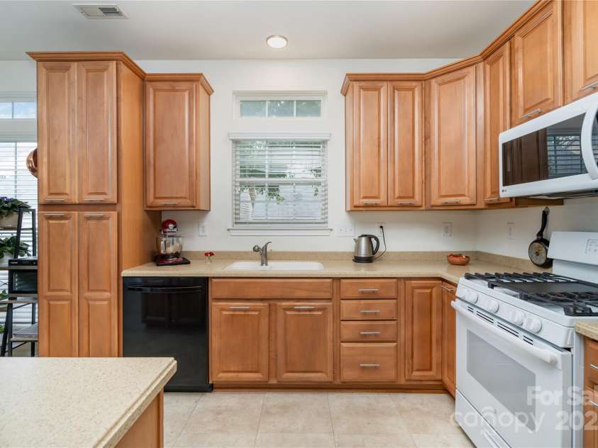 8122 Bridgegate Drive, Huntersville, NC 28078.  MLS# CAR4283553, YatesRealty ID 34354. 