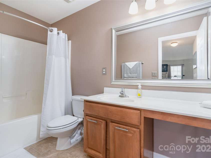8122 Bridgegate Drive, Huntersville, NC 28078.  MLS# CAR4283553, YatesRealty ID 34354. 