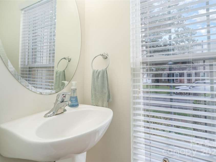 8122 Bridgegate Drive, Huntersville, NC 28078.  MLS# CAR4283553, YatesRealty ID 34354. 