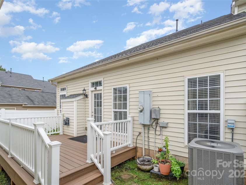 8122 Bridgegate Drive, Huntersville, NC 28078.  MLS# CAR4283553, YatesRealty ID 34354. 