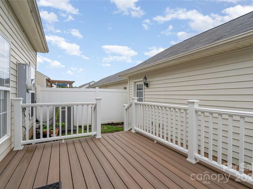 8122 Bridgegate Drive, Huntersville, NC 28078.  MLS# CAR4283553, YatesRealty ID 34354. 