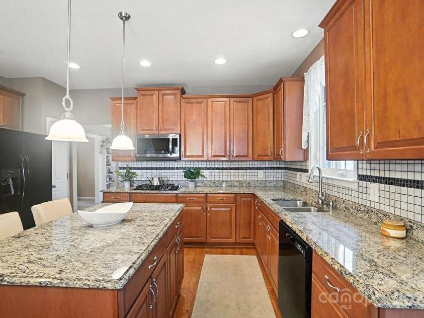 10914 Stone Bunker Drive, Mint Hill, NC 28227.  MLS# CAR4293539, YatesRealty ID 34355. 
