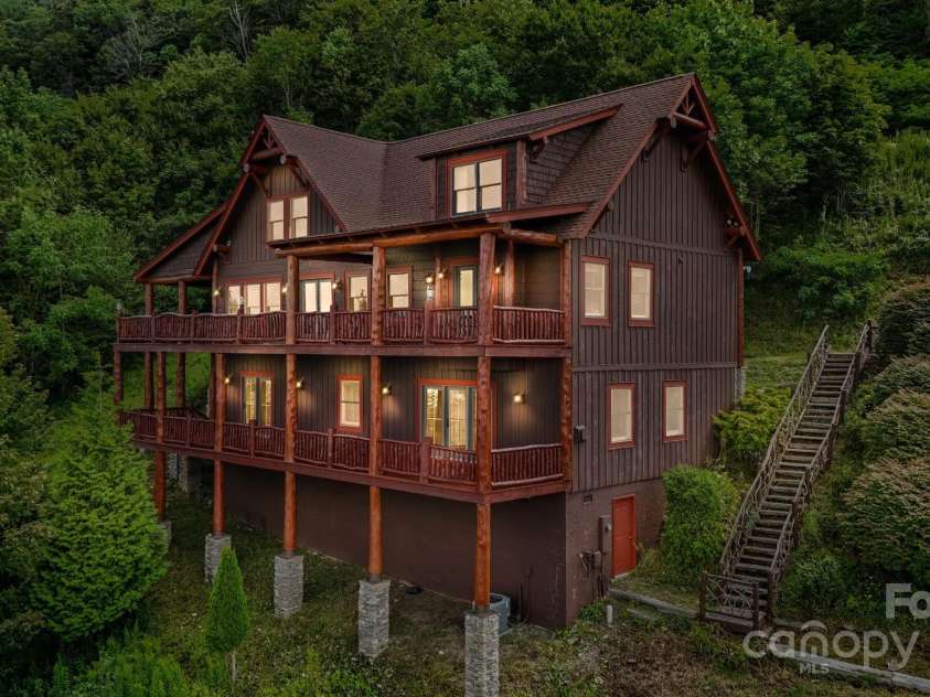 635 Acorn Nvno, Zionville, NC 28698.  MLS# CAR4294026, YatesRealty ID 34356. 