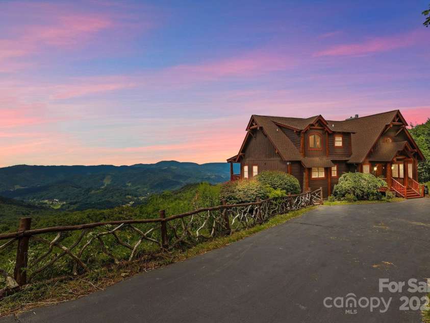 635 Acorn Nvno, Zionville, NC 28698.  MLS# CAR4294026, YatesRealty ID 34356. 