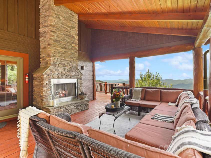 635 Acorn Nvno, Zionville, NC 28698.  MLS# CAR4294026, YatesRealty ID 34356. 