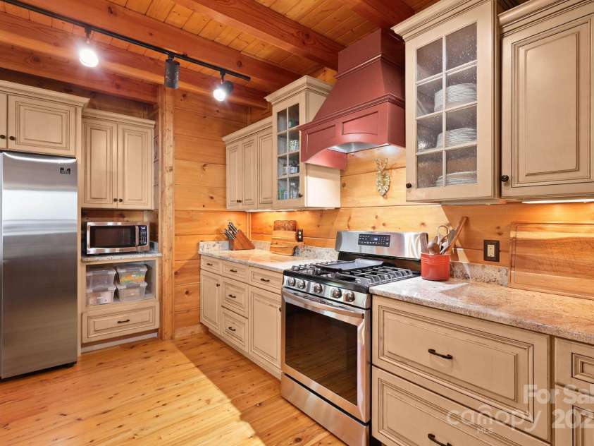 635 Acorn Nvno, Zionville, NC 28698.  MLS# CAR4294026, YatesRealty ID 34356. 