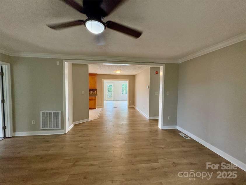 19 Broadview Drive, Asheville, NC 28803.  MLS# CAR4294107, YatesRealty ID 34357. 