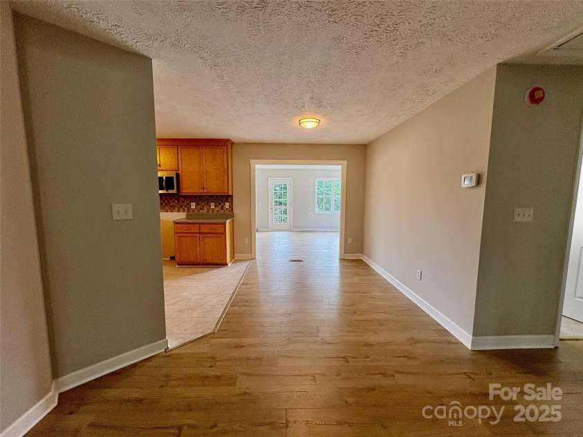 19 Broadview Drive, Asheville, NC 28803.  MLS# CAR4294107, YatesRealty ID 34357. 