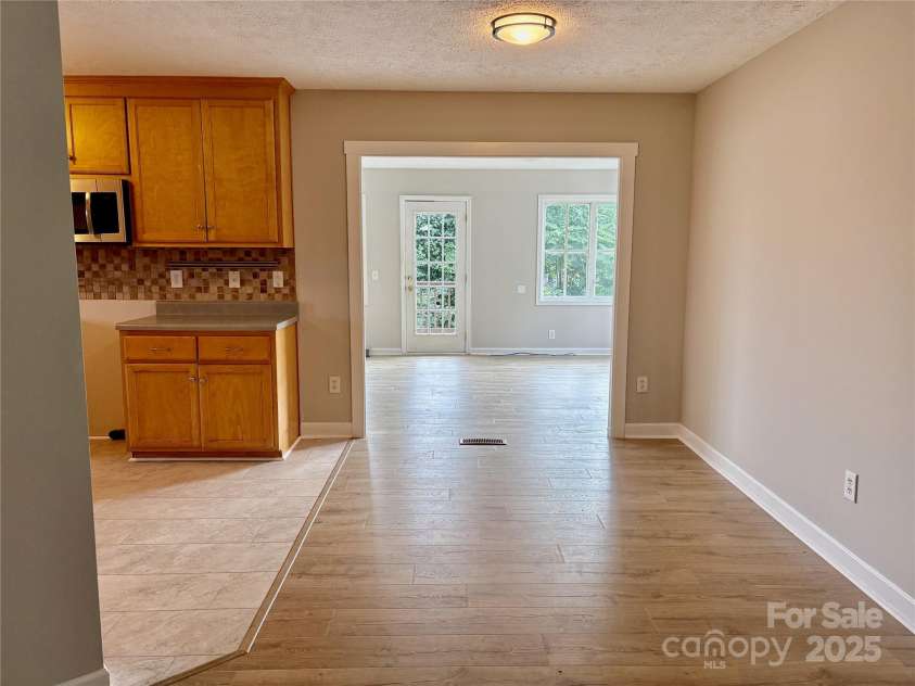 19 Broadview Drive, Asheville, NC 28803.  MLS# CAR4294107, YatesRealty ID 34357. 