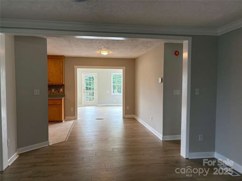 19 Broadview Drive, Asheville, NC 28803.  MLS# CAR4294107, YatesRealty ID 34357. 