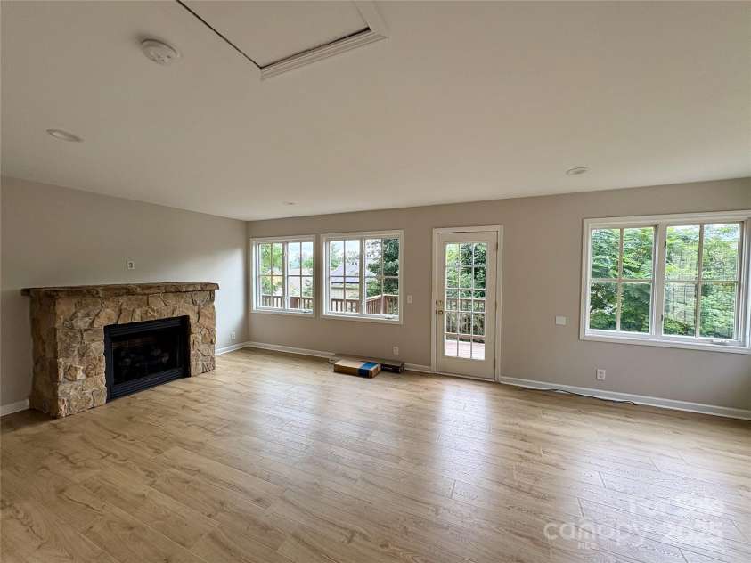 19 Broadview Drive, Asheville, NC 28803.  MLS# CAR4294107, YatesRealty ID 34357. 