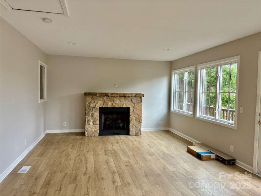 19 Broadview Drive, Asheville, NC 28803.  MLS# CAR4294107, YatesRealty ID 34357. 