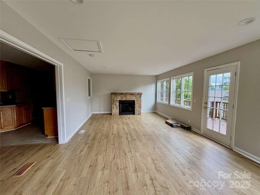 19 Broadview Drive, Asheville, NC 28803.  MLS# CAR4294107, YatesRealty ID 34357. 