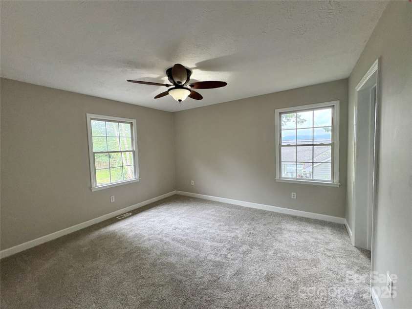 19 Broadview Drive, Asheville, NC 28803.  MLS# CAR4294107, YatesRealty ID 34357. 