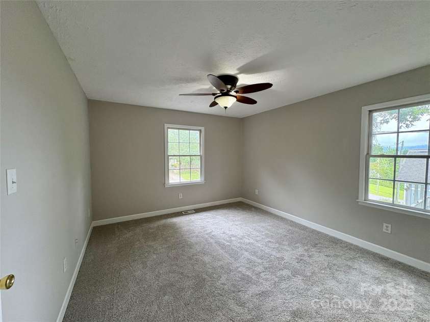 19 Broadview Drive, Asheville, NC 28803.  MLS# CAR4294107, YatesRealty ID 34357. 