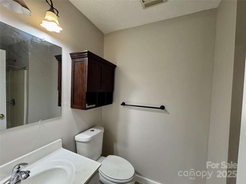 19 Broadview Drive, Asheville, NC 28803.  MLS# CAR4294107, YatesRealty ID 34357. 