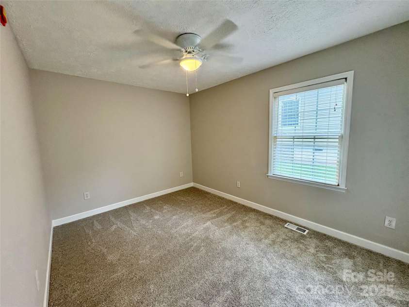 19 Broadview Drive, Asheville, NC 28803.  MLS# CAR4294107, YatesRealty ID 34357. 