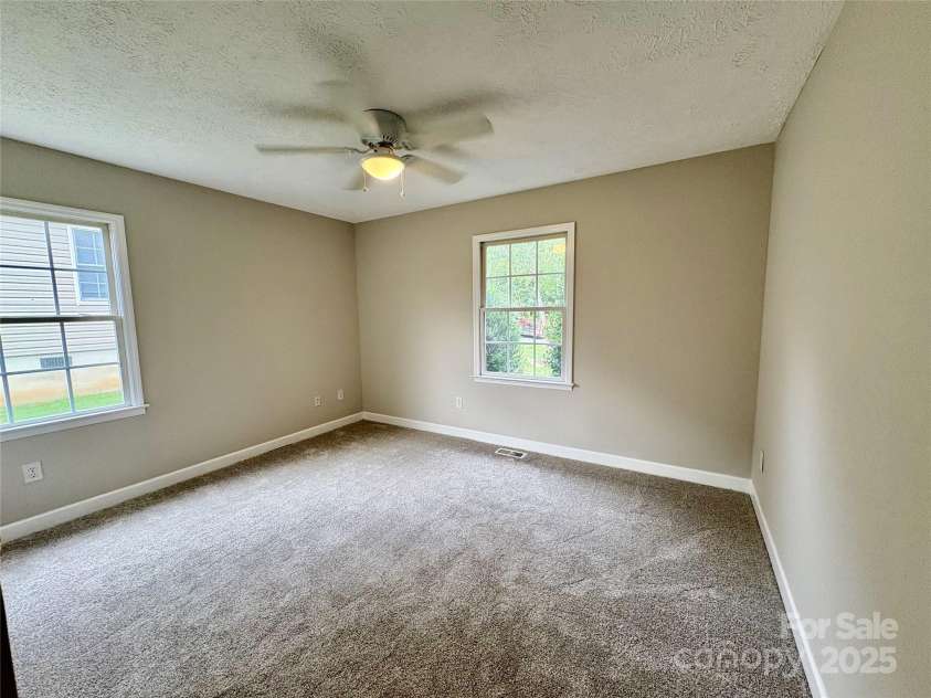 19 Broadview Drive, Asheville, NC 28803.  MLS# CAR4294107, YatesRealty ID 34357. 