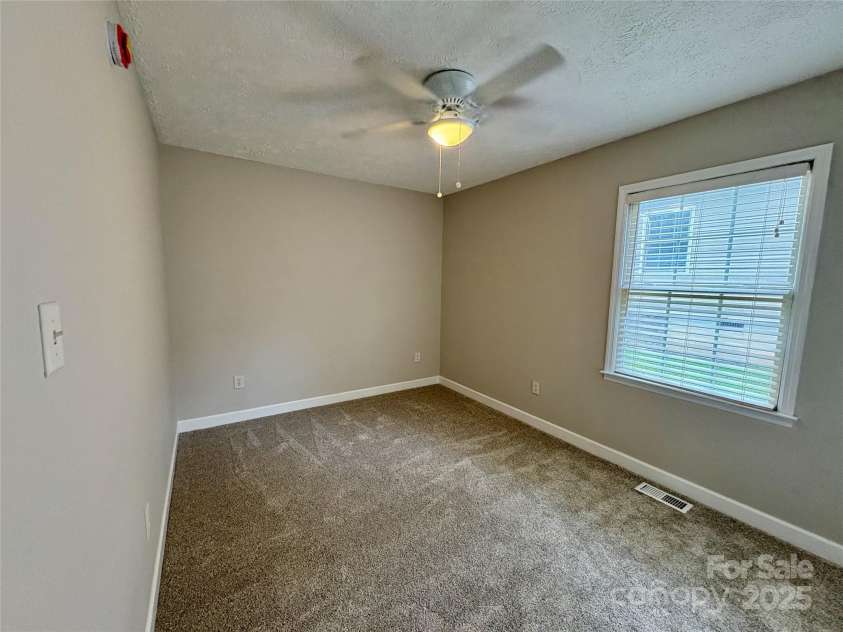 19 Broadview Drive, Asheville, NC 28803.  MLS# CAR4294107, YatesRealty ID 34357. 