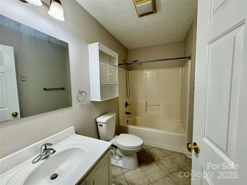 19 Broadview Drive, Asheville, NC 28803.  MLS# CAR4294107, YatesRealty ID 34357. 