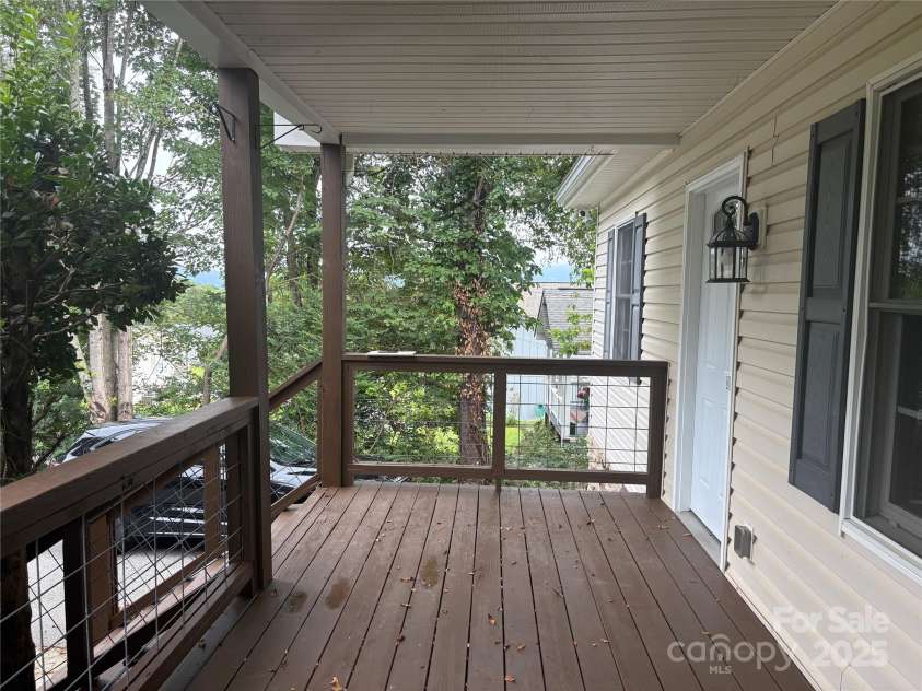 19 Broadview Drive, Asheville, NC 28803.  MLS# CAR4294107, YatesRealty ID 34357. 