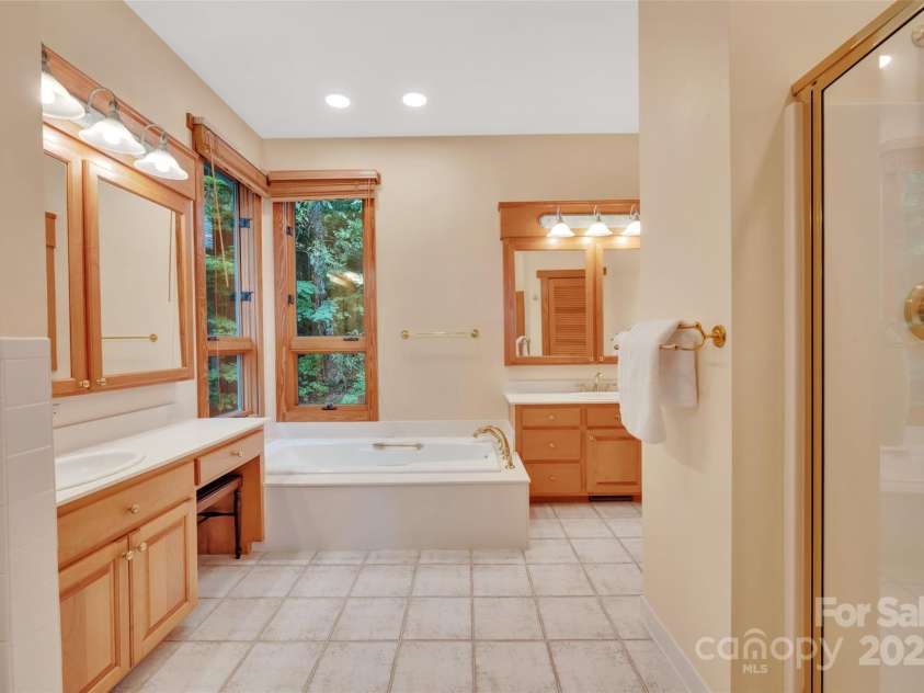 363 Lakeside Drive, Lake Toxaway, NC 28747.  MLS# CAR4292678, YatesRealty ID 34358. 