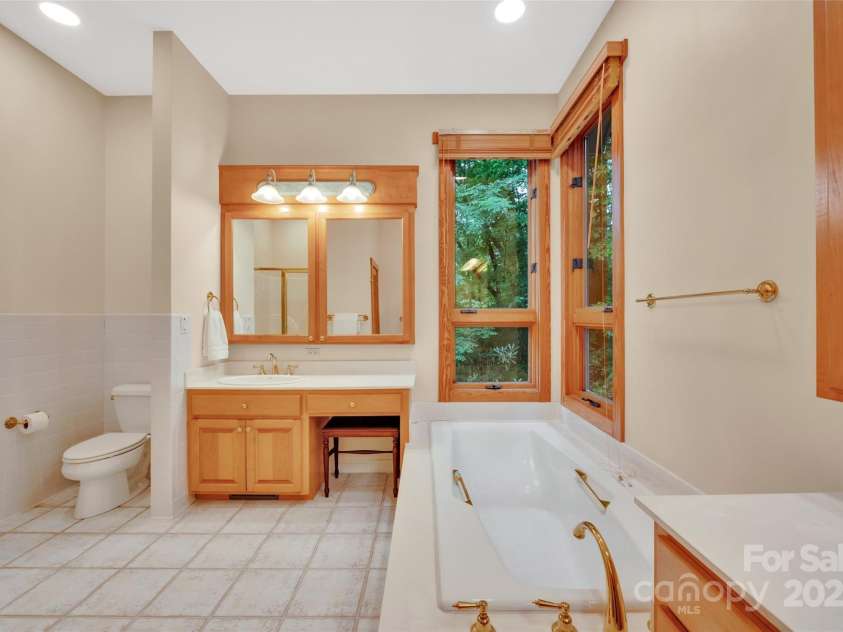 363 Lakeside Drive, Lake Toxaway, NC 28747.  MLS# CAR4292678, YatesRealty ID 34358. 