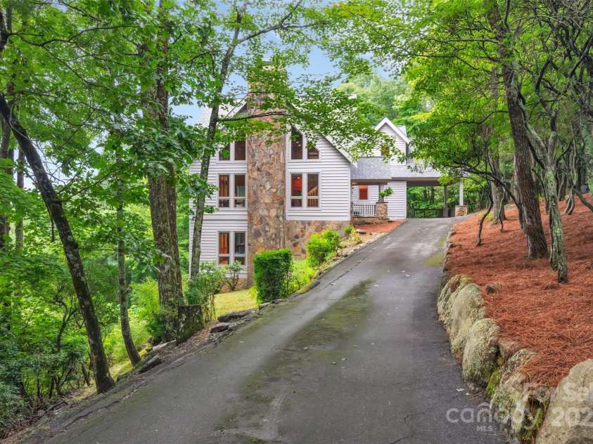 363 Lakeside Drive, Lake Toxaway, NC 28747.  MLS# CAR4292678, YatesRealty ID 34358. 
