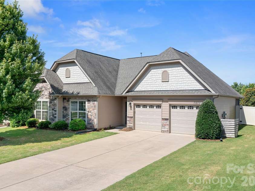 7271 Adirondack Drive, Denver, NC 28037.  MLS# CAR4392765, YatesRealty ID 34358. 