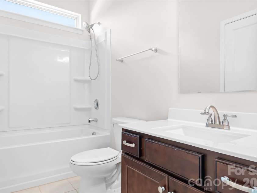 7271 Adirondack Drive, Denver, NC 28037.  MLS# CAR4392765, YatesRealty ID 34358. Bathroom