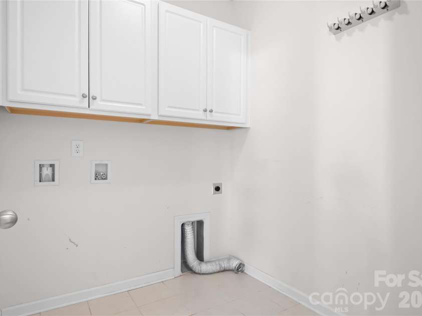 7271 Adirondack Drive, Denver, NC 28037.  MLS# CAR4392765, YatesRealty ID 34358. Laundry