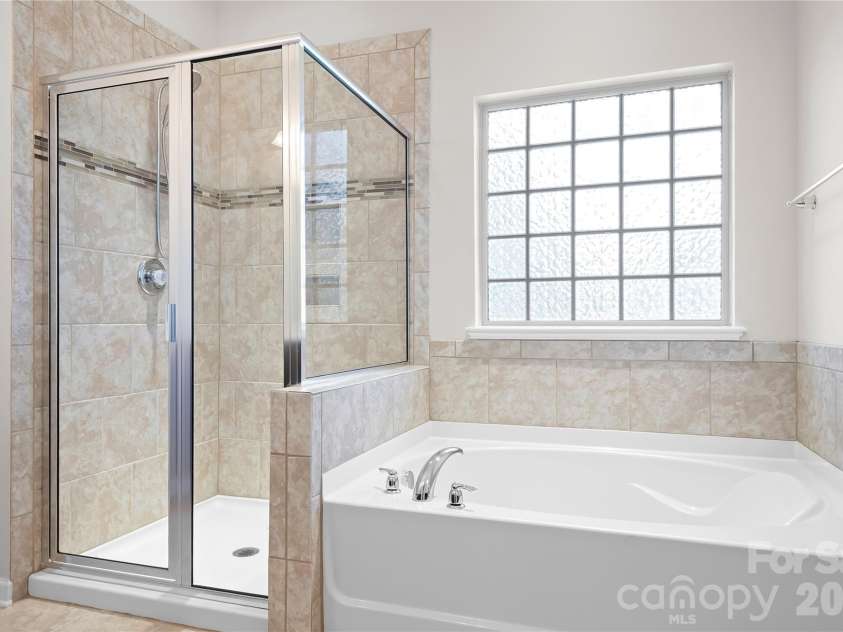 7271 Adirondack Drive, Denver, NC 28037.  MLS# CAR4392765, YatesRealty ID 34358. Primary Bathroom