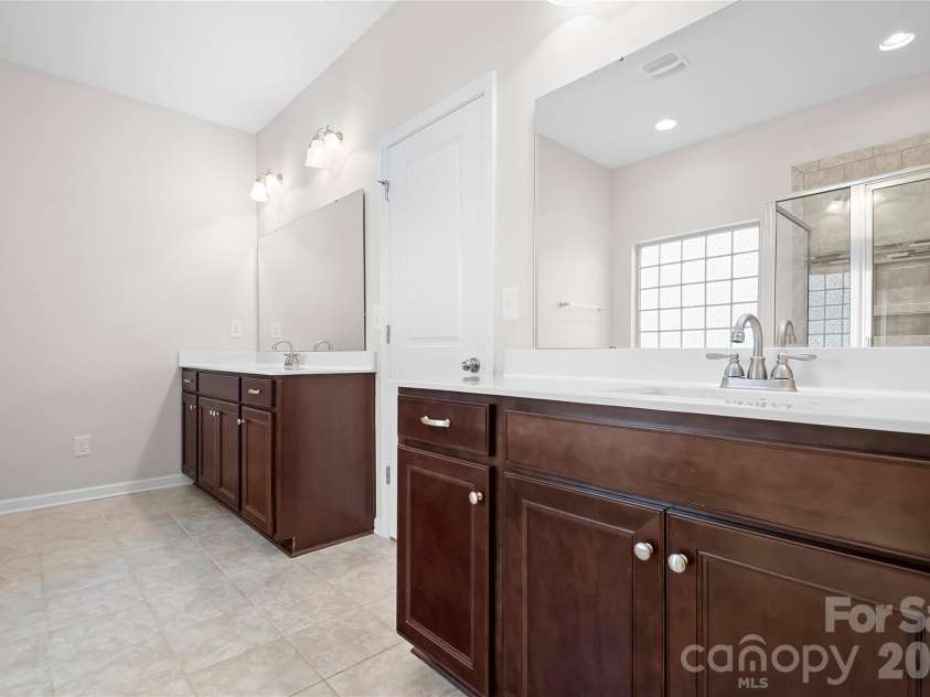 7271 Adirondack Drive, Denver, NC 28037.  MLS# CAR4392765, YatesRealty ID 34358. Primary Bathroom