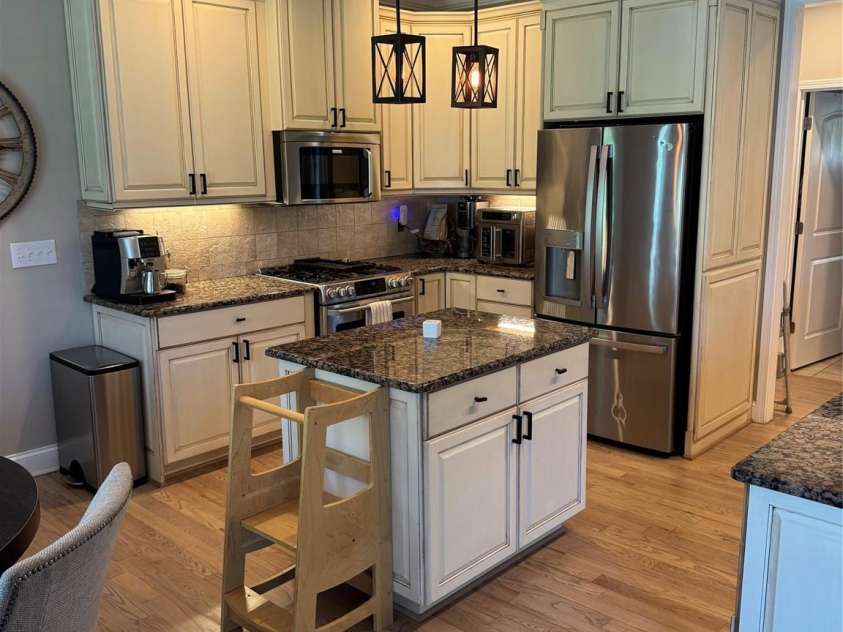 3331 Cayton Drive, Maiden, NC 28650.  MLS# CAR4293392, YatesRealty ID 34359. 