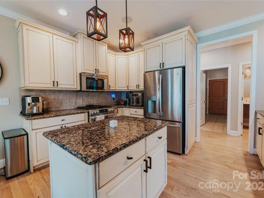 3331 Cayton Drive, Maiden, NC 28650.  MLS# CAR4293392, YatesRealty ID 34359. 