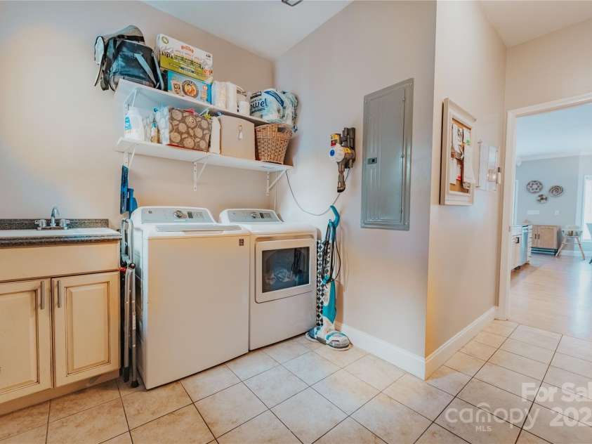 3331 Cayton Drive, Maiden, NC 28650.  MLS# CAR4293392, YatesRealty ID 34359. 